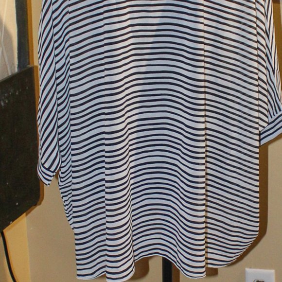 Women Blouse - Picture 6 of 8